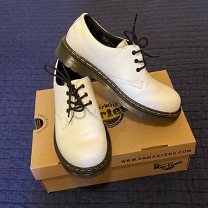 White dr martens